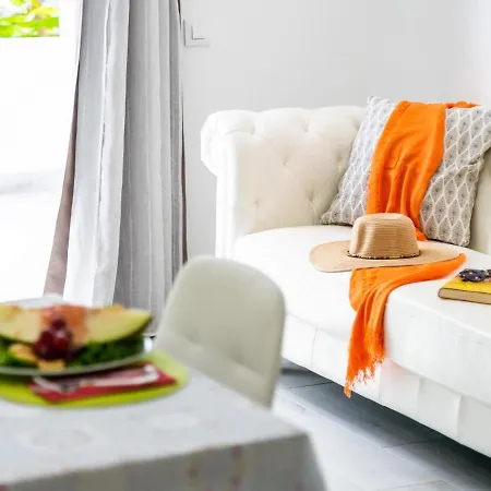 Апартаменты 483A Stylish 1 Bedroom, Pool, Terrace, Wifi