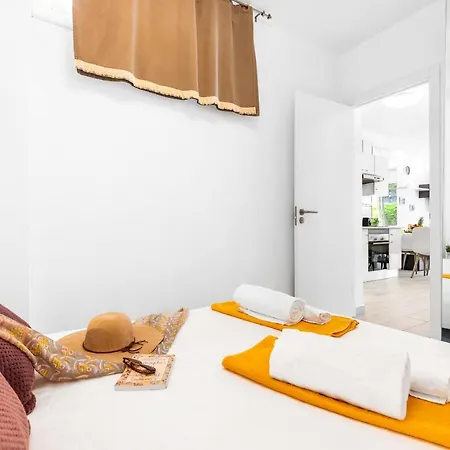 483A Stylish 1 Bedroom, Pool, Terrace, Wifi *